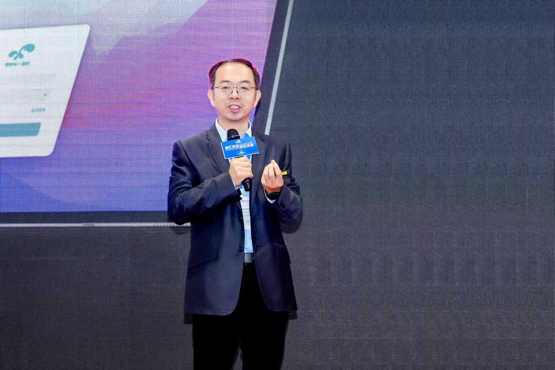 智汇农业 创见未来：爱科农发布AI大模型系列新品，开启智慧种植新纪元